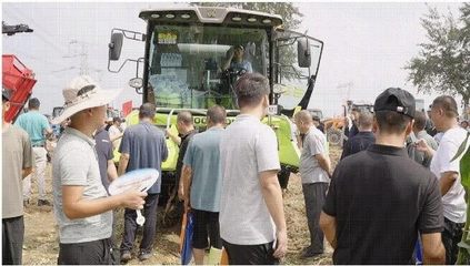 河北正定上演農機“演武”，中聯(lián)重科玉米收獲機成田間焦點